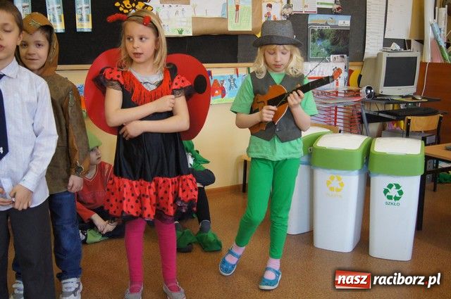 Zdjęcie w galerii na portalu naszraciborz.pl: Polacy i Czesi o pszczołach w SP-4 wiadomości z regionu