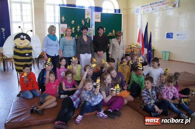 Zdjęcie w galerii na portalu naszraciborz.pl: Polacy i Czesi o pszczołach w SP-4 wiadomości z regionu