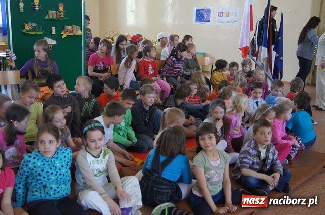 Zdjęcie w galerii na portalu naszraciborz.pl: Polacy i Czesi o pszczołach w SP-4 wiadomości z regionu