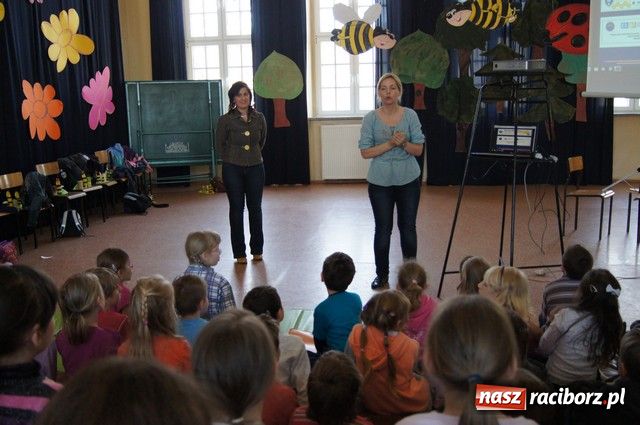 Zdjęcie w galerii na portalu naszraciborz.pl: Polacy i Czesi o pszczołach w SP-4 wiadomości z regionu