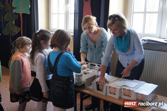 Zdjęcie w galerii na portalu naszraciborz.pl: Polacy i Czesi o pszczołach w SP-4 wiadomości z regionu