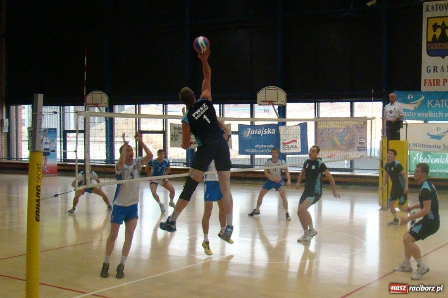 Zdjęcie w galerii na portalu naszraciborz.pl: Brąz siatkarzy raciborskiej PWSZ wiadomości z regionu