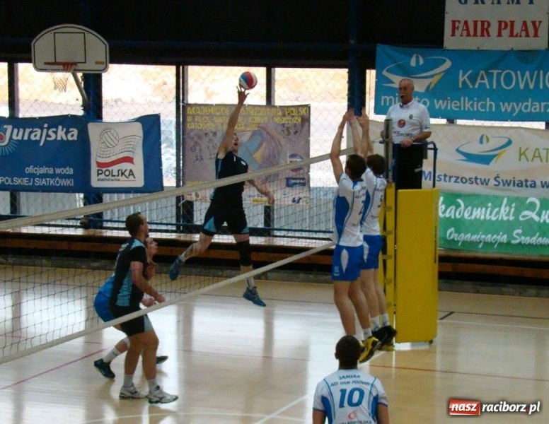 Zdjęcie w galerii na portalu naszraciborz.pl: Brąz siatkarzy raciborskiej PWSZ wiadomości z regionu