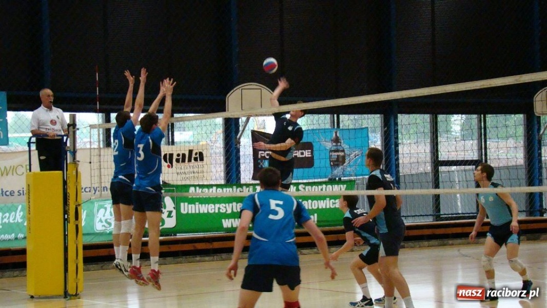 Zdjęcie w galerii na portalu naszraciborz.pl: Brąz siatkarzy raciborskiej PWSZ wiadomości z regionu
