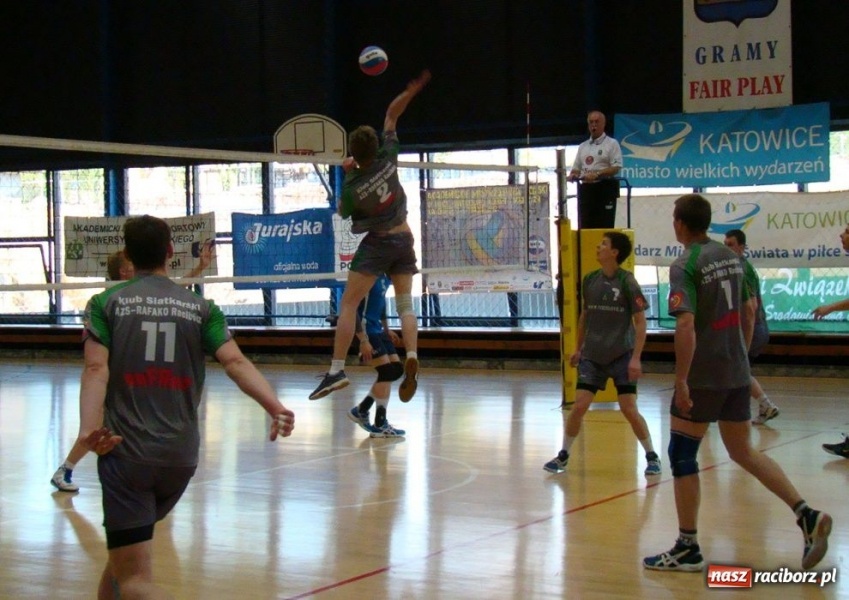 Zdjęcie w galerii na portalu naszraciborz.pl: Brąz siatkarzy raciborskiej PWSZ wiadomości z regionu