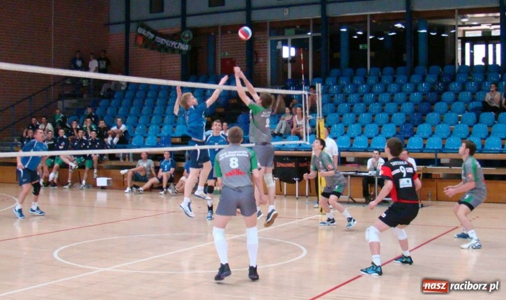 Zdjęcie w galerii na portalu naszraciborz.pl: Brąz siatkarzy raciborskiej PWSZ wiadomości z regionu