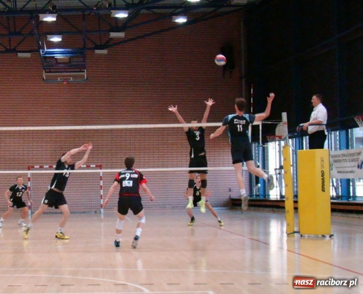 Zdjęcie w galerii na portalu naszraciborz.pl: Brąz siatkarzy raciborskiej PWSZ wiadomości z regionu
