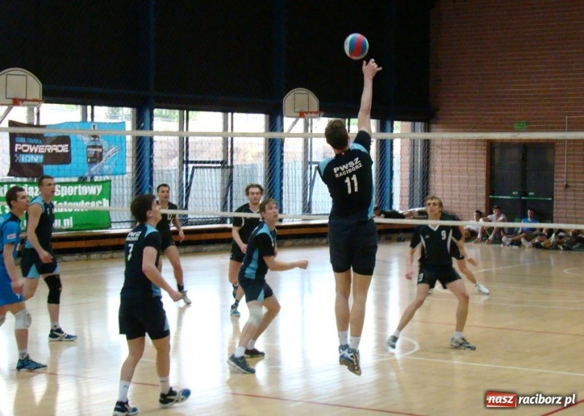 Zdjęcie w galerii na portalu naszraciborz.pl: Brąz siatkarzy raciborskiej PWSZ wiadomości z regionu