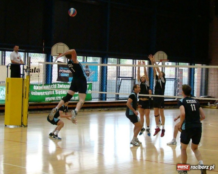 Zdjęcie w galerii na portalu naszraciborz.pl: Brąz siatkarzy raciborskiej PWSZ wiadomości z regionu