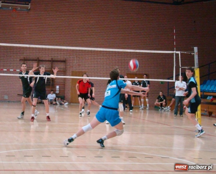 Zdjęcie w galerii na portalu naszraciborz.pl: Brąz siatkarzy raciborskiej PWSZ wiadomości z regionu