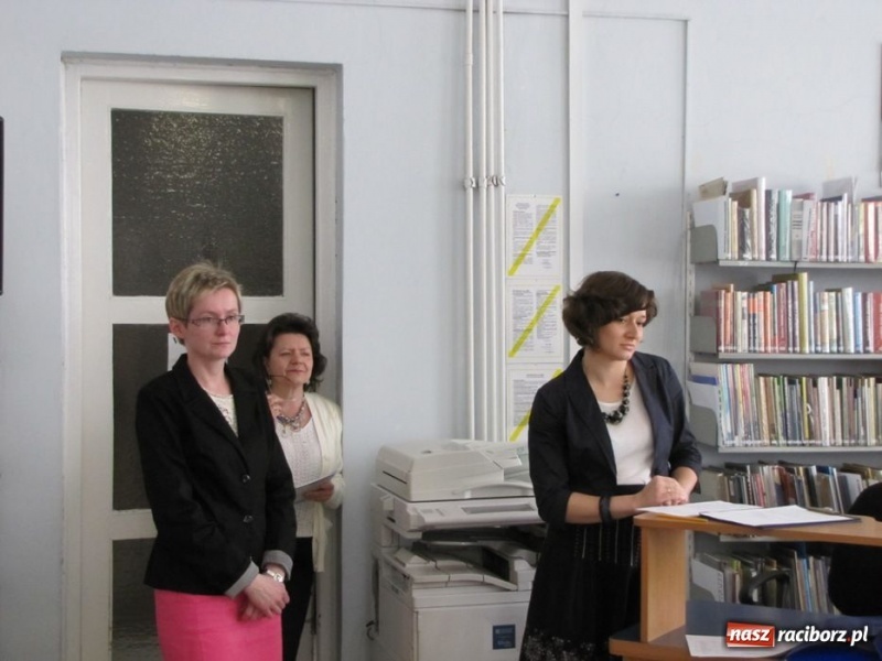 Zdjęcie w galerii na portalu naszraciborz.pl: W bibliotece godali po śląsku wiadomości z regionu