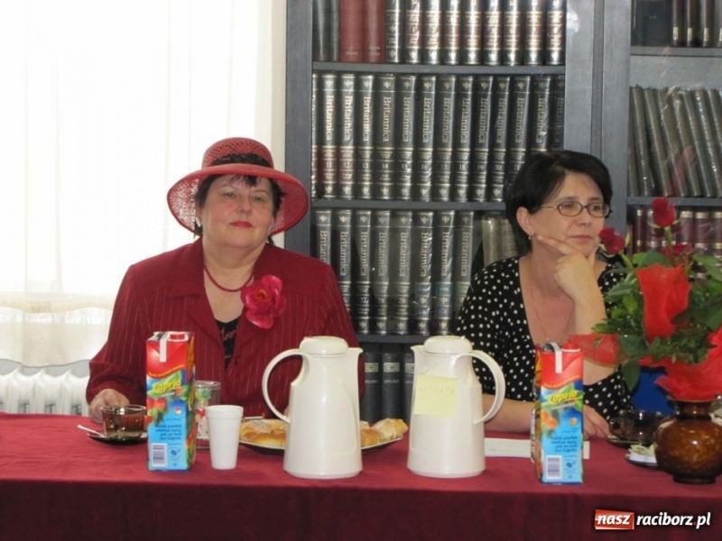 Zdjęcie w galerii na portalu naszraciborz.pl: W bibliotece godali po śląsku wiadomości z regionu