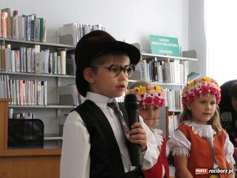 Zdjęcie w galerii na portalu naszraciborz.pl: W bibliotece godali po śląsku wiadomości z regionu