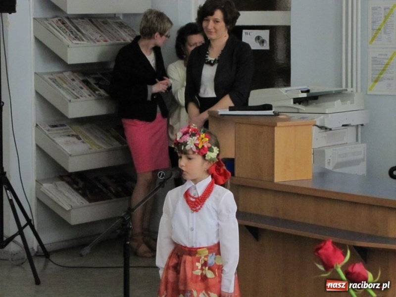 Zdjęcie w galerii na portalu naszraciborz.pl: W bibliotece godali po śląsku wiadomości z regionu