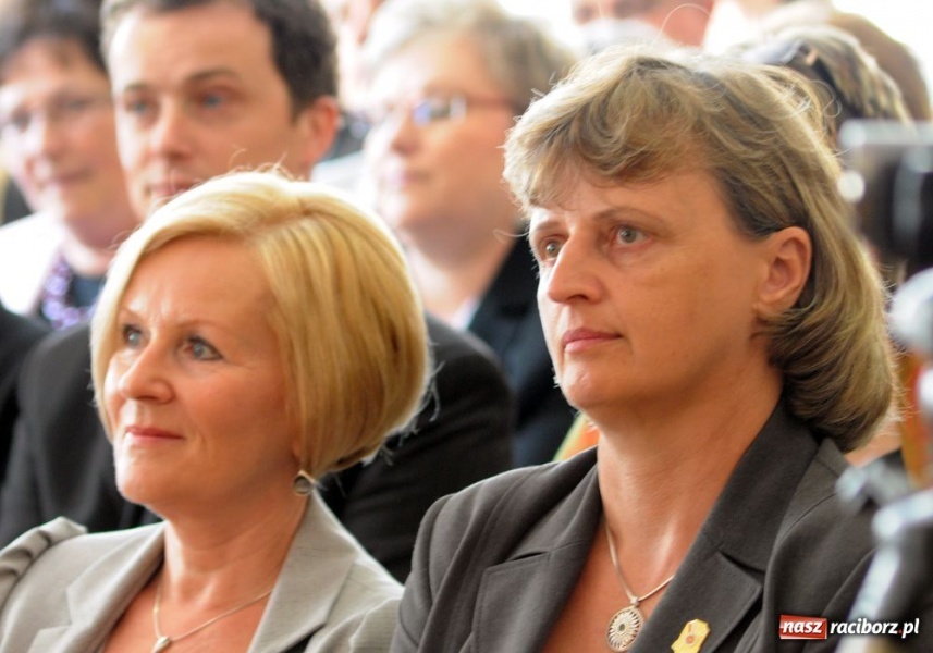 Zdjęcie w galerii na portalu naszraciborz.pl: Uroczyste nadanie sztandarów SP 18 i G 3 wiadomości z regionu