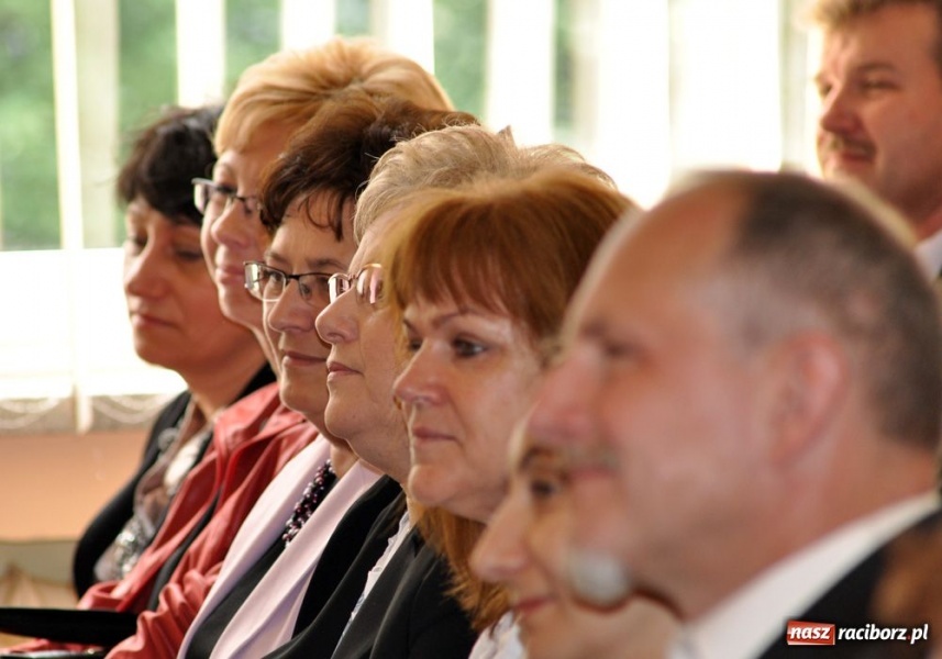 Zdjęcie w galerii na portalu naszraciborz.pl: Uroczyste nadanie sztandarów SP 18 i G 3 wiadomości z regionu