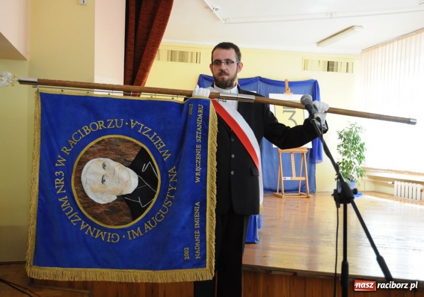 Zdjęcie w galerii na portalu naszraciborz.pl: Uroczyste nadanie sztandarów SP 18 i G 3 wiadomości z regionu