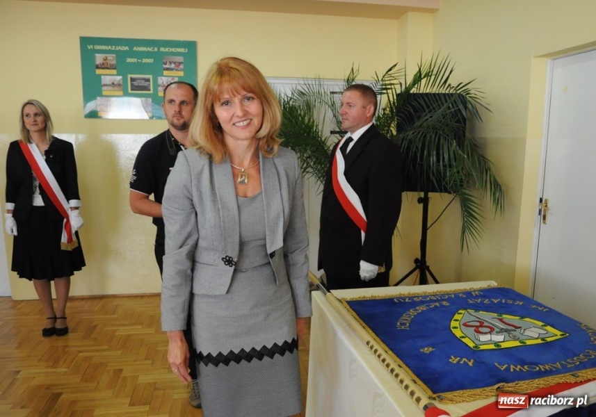 Zdjęcie w galerii na portalu naszraciborz.pl: Uroczyste nadanie sztandarów SP 18 i G 3 wiadomości z regionu
