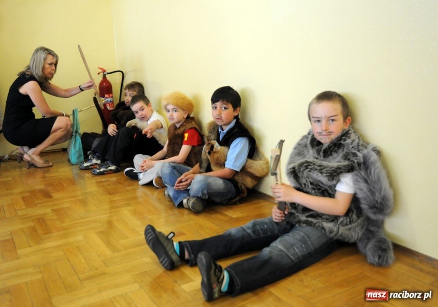 Zdjęcie w galerii na portalu naszraciborz.pl: Uroczyste nadanie sztandarów SP 18 i G 3 wiadomości z regionu