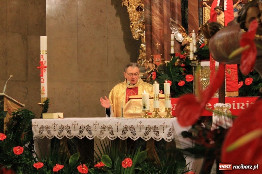 Zdjęcie w galerii na portalu naszraciborz.pl: Uroczyste nadanie sztandarów SP 18 i G 3 wiadomości z regionu