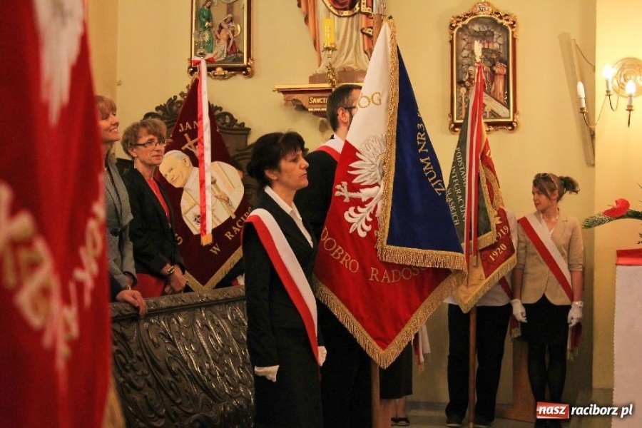 Zdjęcie w galerii na portalu naszraciborz.pl: Uroczyste nadanie sztandarów SP 18 i G 3 wiadomości z regionu