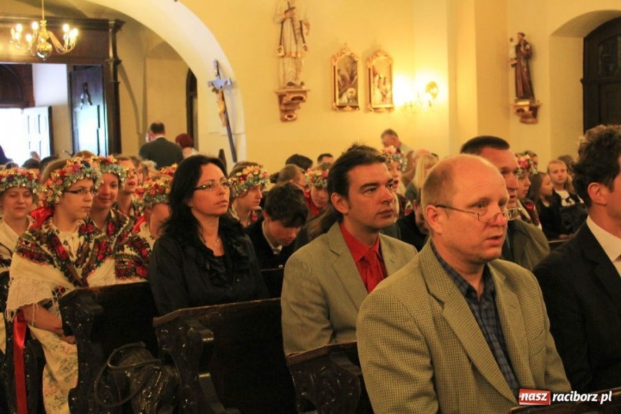 Zdjęcie w galerii na portalu naszraciborz.pl: Uroczyste nadanie sztandarów SP 18 i G 3 wiadomości z regionu