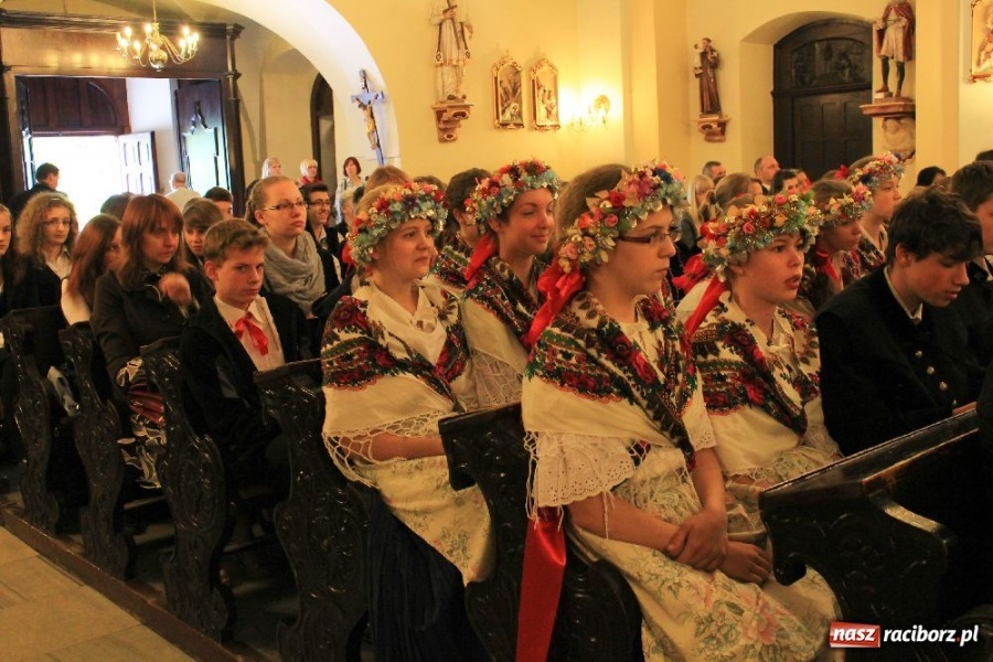 Zdjęcie w galerii na portalu naszraciborz.pl: Uroczyste nadanie sztandarów SP 18 i G 3 wiadomości z regionu