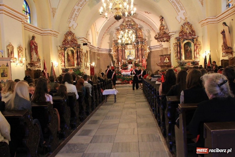 Zdjęcie w galerii na portalu naszraciborz.pl: Uroczyste nadanie sztandarów SP 18 i G 3 wiadomości z regionu