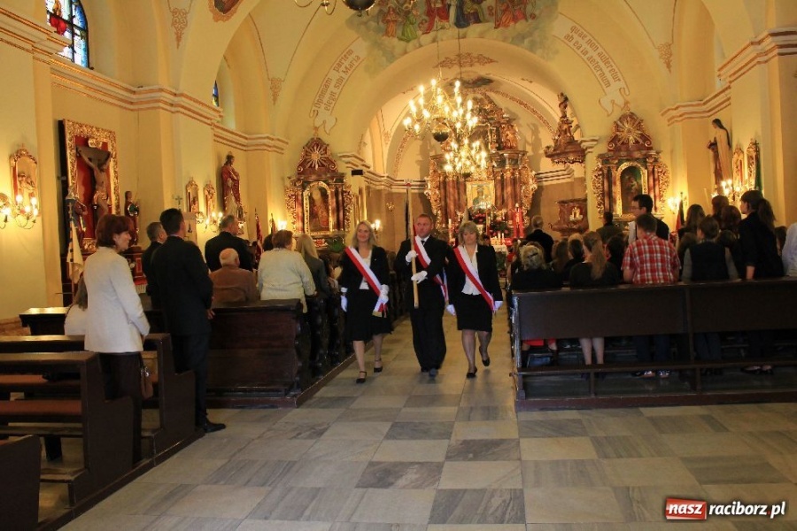 Zdjęcie w galerii na portalu naszraciborz.pl: Uroczyste nadanie sztandarów SP 18 i G 3 wiadomości z regionu