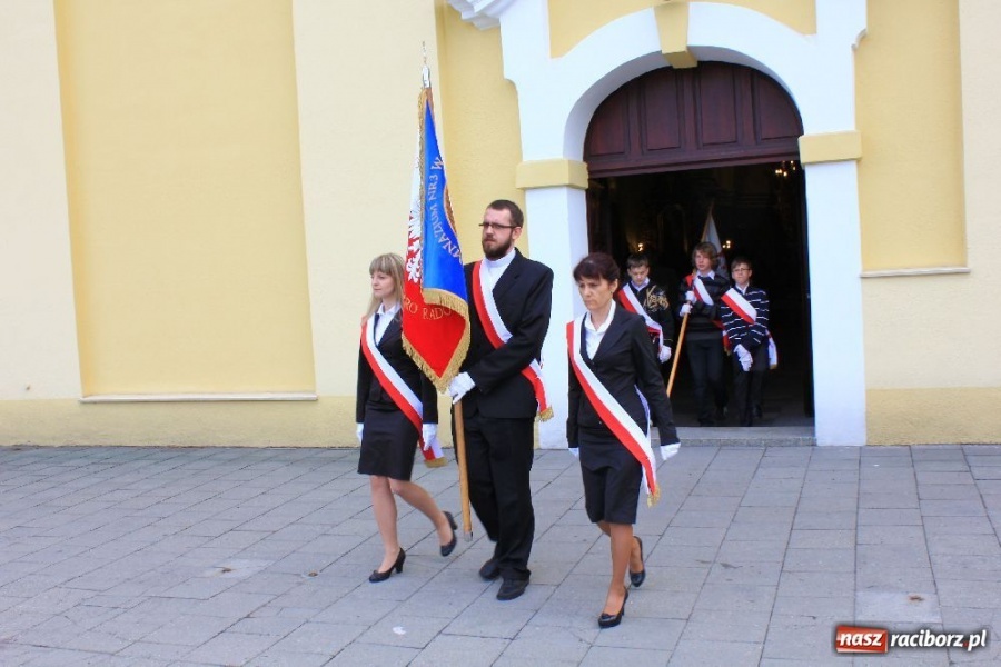 Zdjęcie w galerii na portalu naszraciborz.pl: Uroczyste nadanie sztandarów SP 18 i G 3 wiadomości z regionu