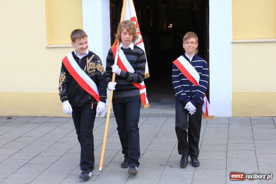 Zdjęcie w galerii na portalu naszraciborz.pl: Uroczyste nadanie sztandarów SP 18 i G 3 wiadomości z regionu