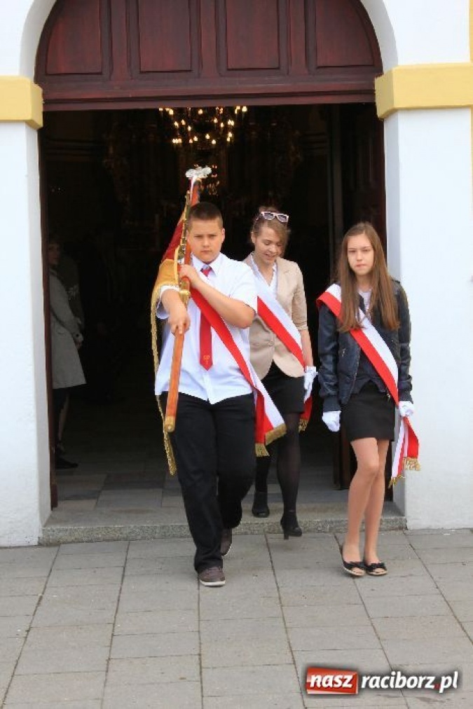 Zdjęcie w galerii na portalu naszraciborz.pl: Uroczyste nadanie sztandarów SP 18 i G 3 wiadomości z regionu