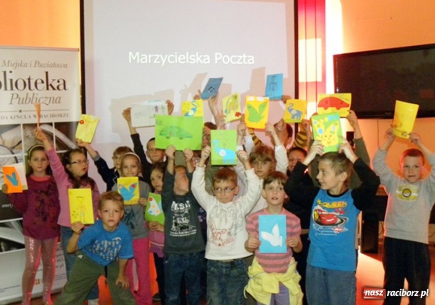 Zdjęcie w galerii na portalu naszraciborz.pl: Marzycielska Poczta w Bibliotece wiadomości z regionu