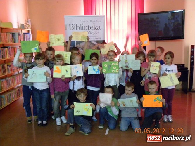 Zdjęcie w galerii na portalu naszraciborz.pl: Marzycielska Poczta w Bibliotece wiadomości z regionu