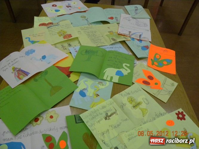 Zdjęcie w galerii na portalu naszraciborz.pl: Marzycielska Poczta w Bibliotece wiadomości z regionu