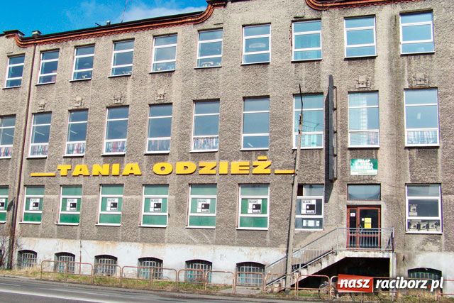 Zdjęcie w galerii na portalu naszraciborz.pl: Tania odzież na Bosackiej wiadomości z regionu