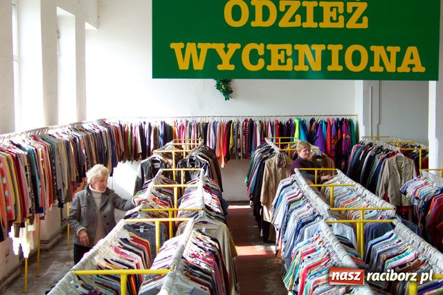 Zdjęcie w galerii na portalu naszraciborz.pl: Tania odzież na Bosackiej wiadomości z regionu