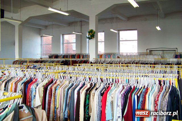 Zdjęcie w galerii na portalu naszraciborz.pl: Tania odzież na Bosackiej wiadomości z regionu