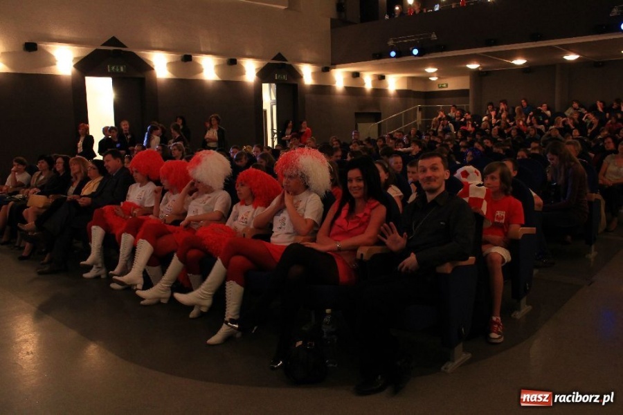 Zdjęcie w galerii na portalu naszraciborz.pl: W Strzesze kibicowali śpiewająco wiadomości z regionu