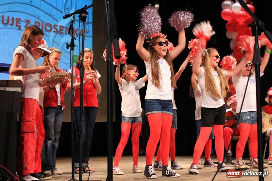 Zdjęcie w galerii na portalu naszraciborz.pl: W Strzesze kibicowali śpiewająco wiadomości z regionu
