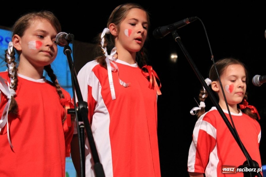 Zdjęcie w galerii na portalu naszraciborz.pl: W Strzesze kibicowali śpiewająco wiadomości z regionu