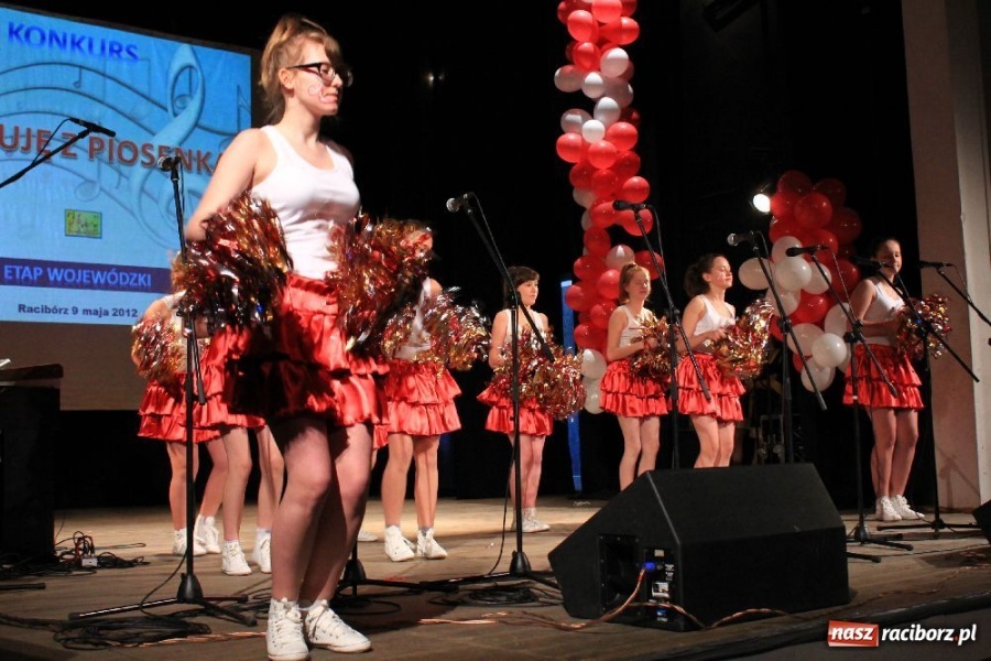 Zdjęcie w galerii na portalu naszraciborz.pl: W Strzesze kibicowali śpiewająco wiadomości z regionu