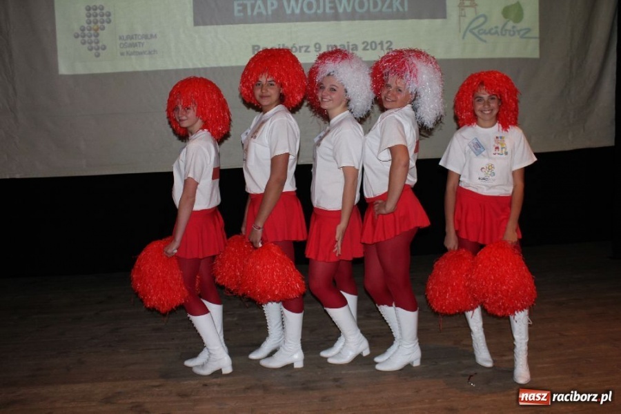 Zdjęcie w galerii na portalu naszraciborz.pl: W Strzesze kibicowali śpiewająco wiadomości z regionu