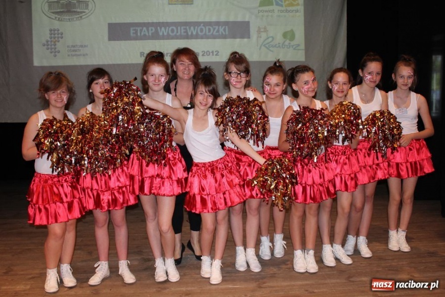 Zdjęcie w galerii na portalu naszraciborz.pl: W Strzesze kibicowali śpiewająco wiadomości z regionu