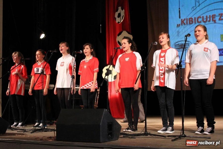 Zdjęcie w galerii na portalu naszraciborz.pl: W Strzesze kibicowali śpiewająco wiadomości z regionu