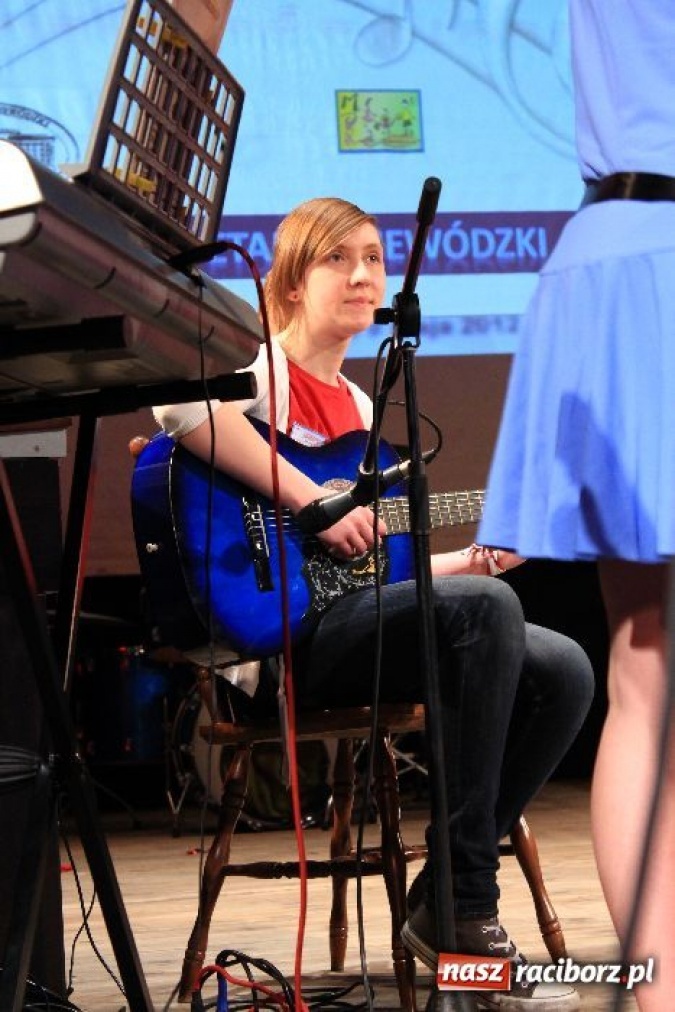 Zdjęcie w galerii na portalu naszraciborz.pl: W Strzesze kibicowali śpiewająco wiadomości z regionu