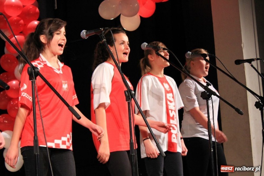 Zdjęcie w galerii na portalu naszraciborz.pl: W Strzesze kibicowali śpiewająco wiadomości z regionu