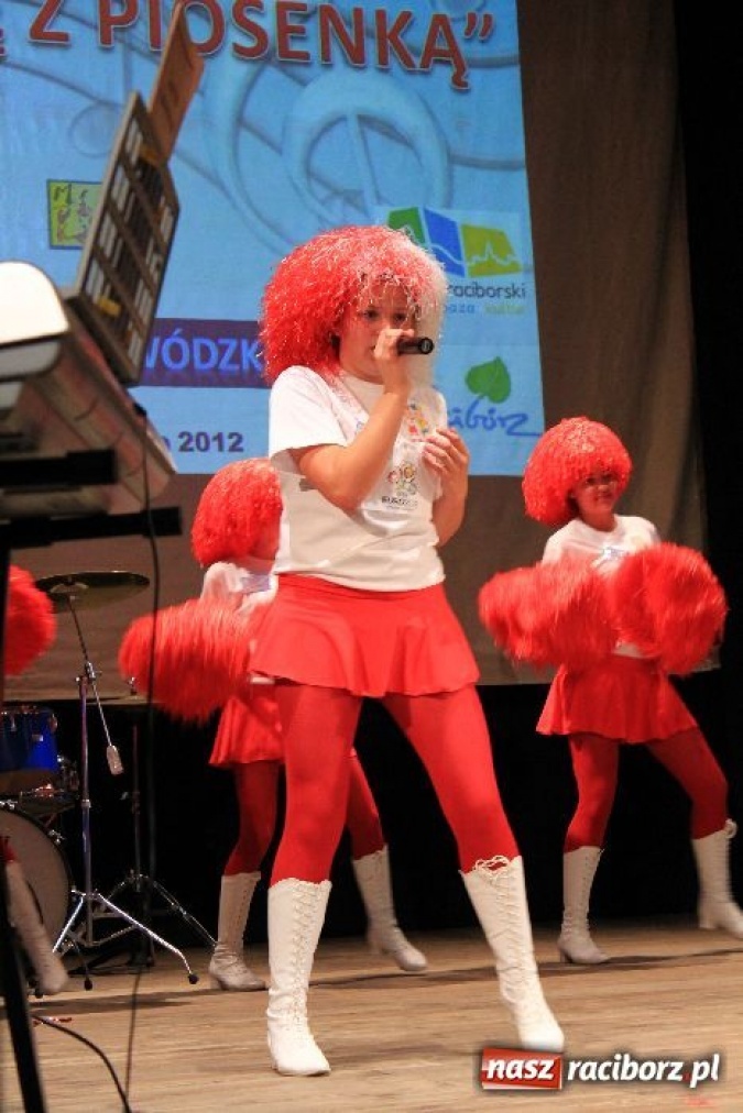 Zdjęcie w galerii na portalu naszraciborz.pl: W Strzesze kibicowali śpiewająco wiadomości z regionu