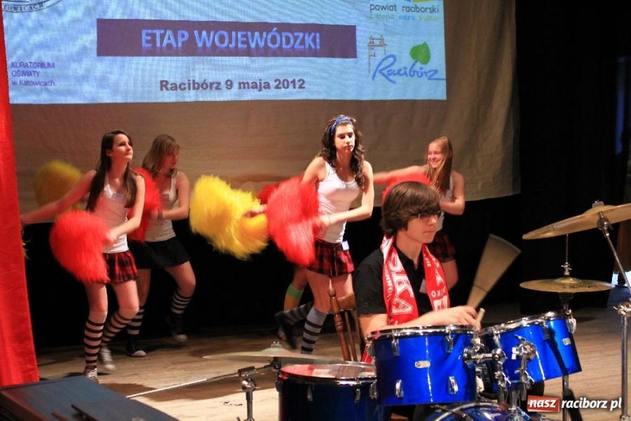 Zdjęcie w galerii na portalu naszraciborz.pl: W Strzesze kibicowali śpiewająco wiadomości z regionu