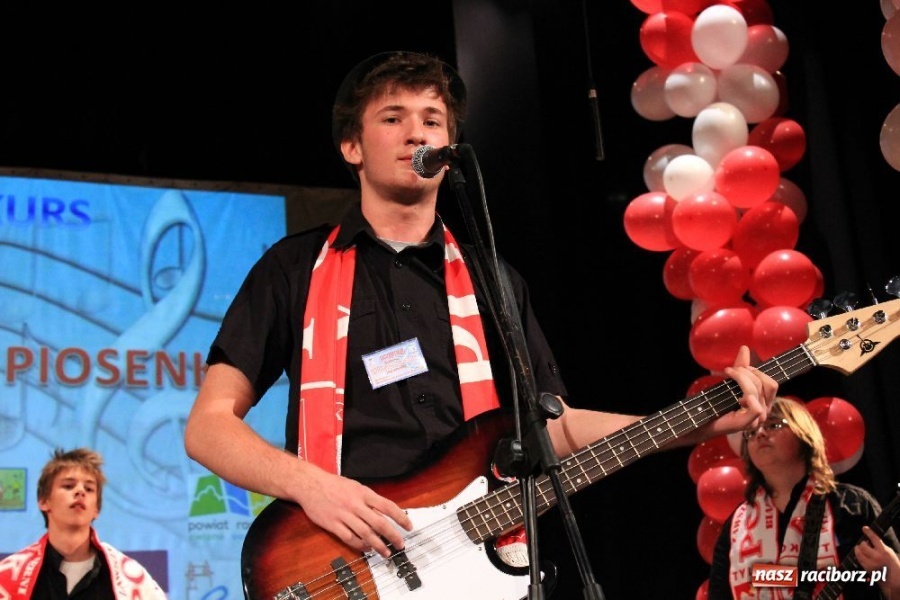 Zdjęcie w galerii na portalu naszraciborz.pl: W Strzesze kibicowali śpiewająco wiadomości z regionu